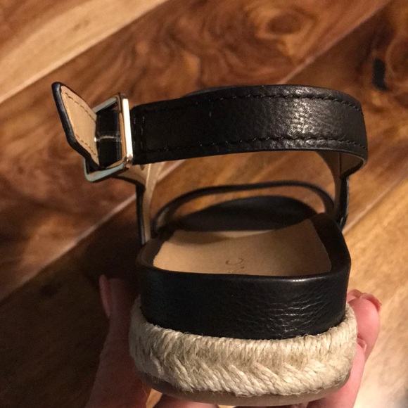 Restocked‼️- 5🌟- Vionic Black LEATHER Sandals - Picture 5 of 8